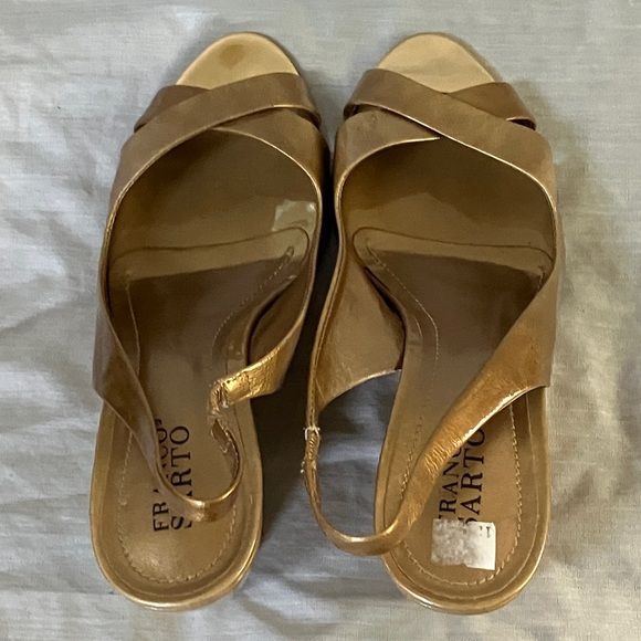 Franco Sarto size 10 metallic gold tone Wedge Slingback Sandals - Picture 10 of 16